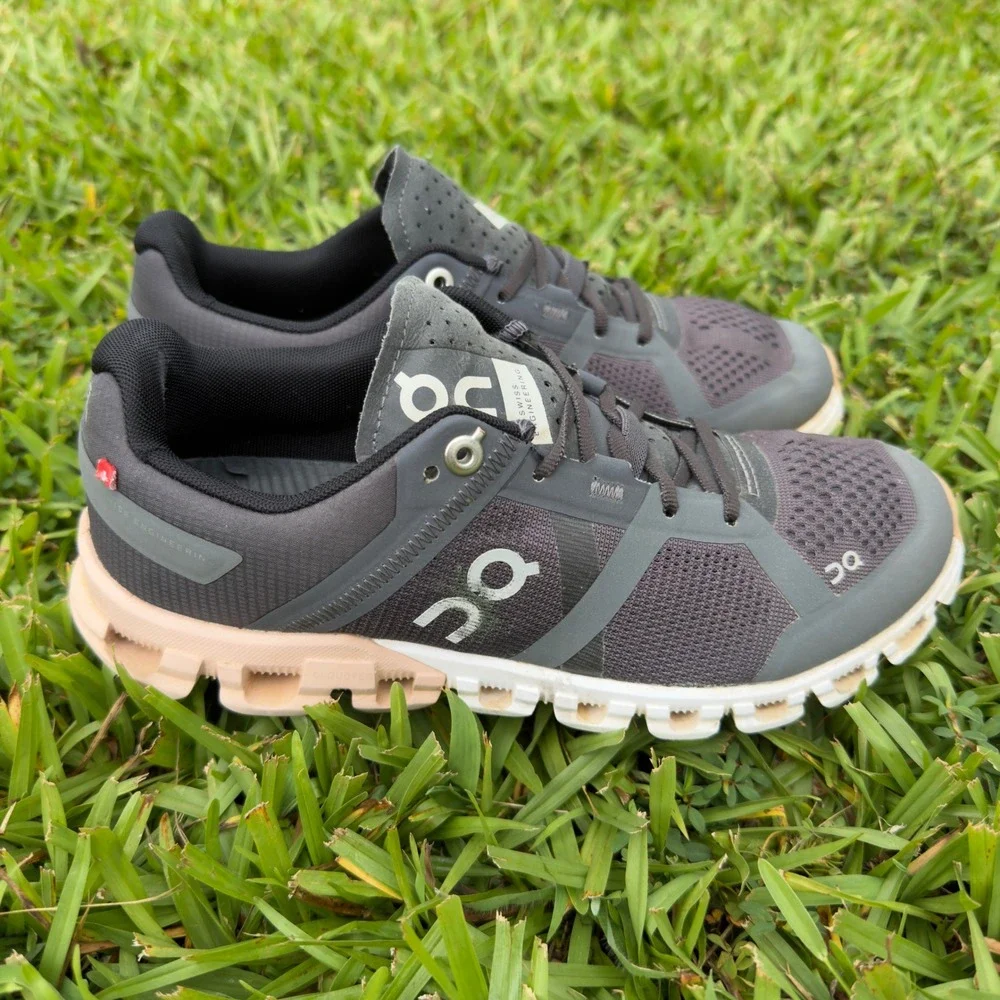 On Running Cloudflow Charcoal Grey Rose Peach Sneakers Womens 6 Low Top Running